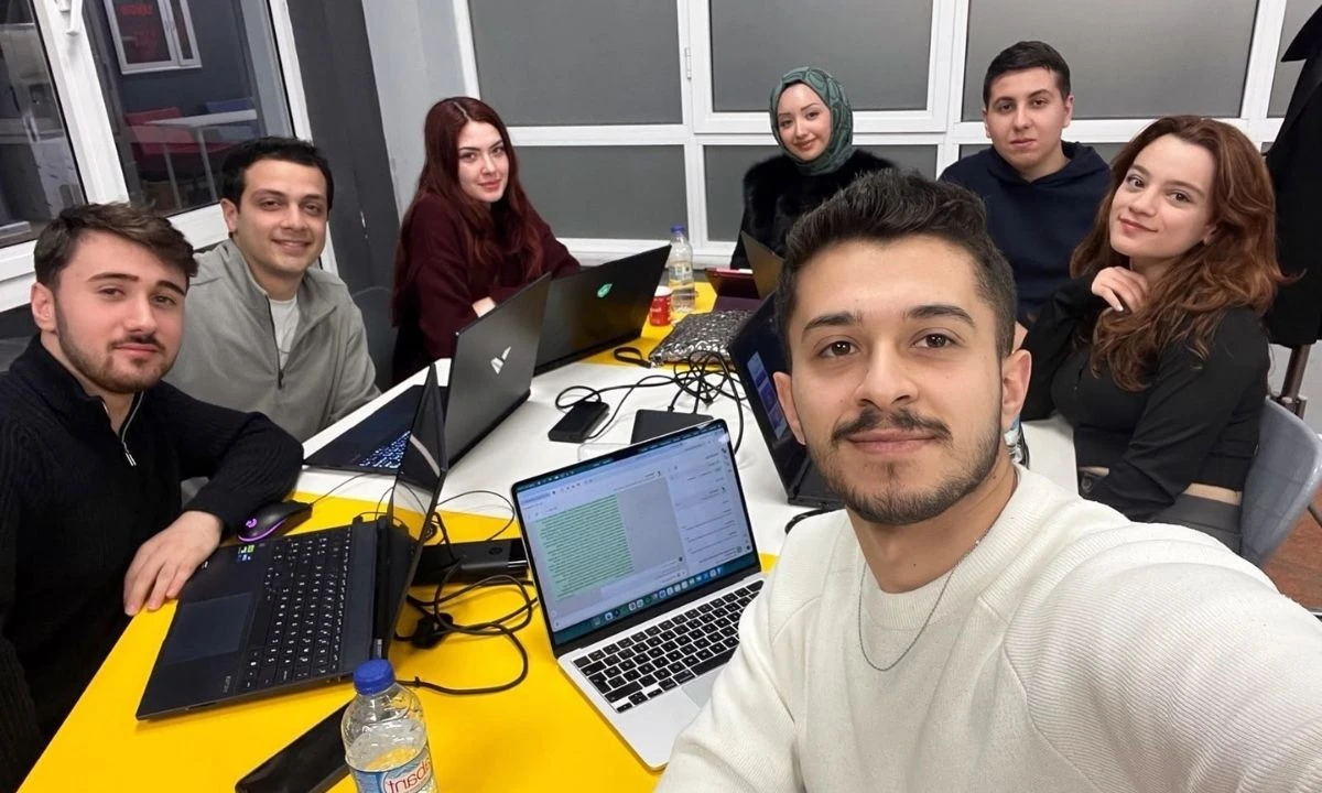 Düzce Üniversitesi TEKNOFEST'te Türkiye üçüncüsü oldu! Yapay zekâ projesi büyük başarı getirdi