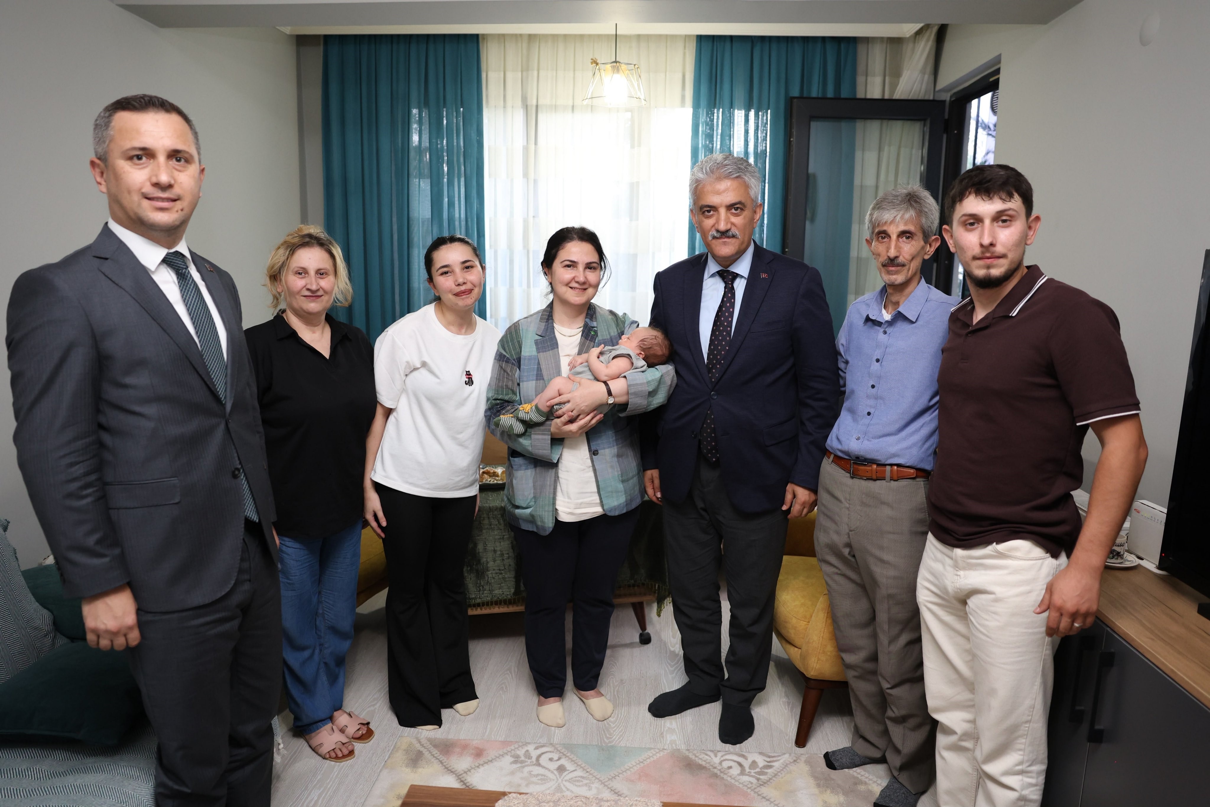 devlet-destegiyle-yuva-kurdular-bebeklerini-kucaklarina-aldilar-vali-makastan-ziyaret-3-121254