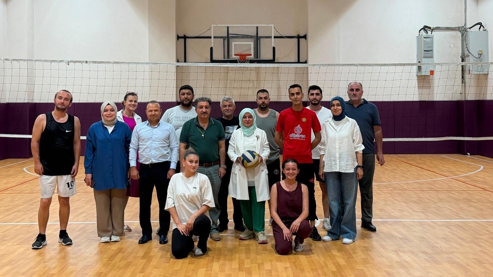 Düzce’de Milli Eğitim personeli voleybol sahasında buluştu