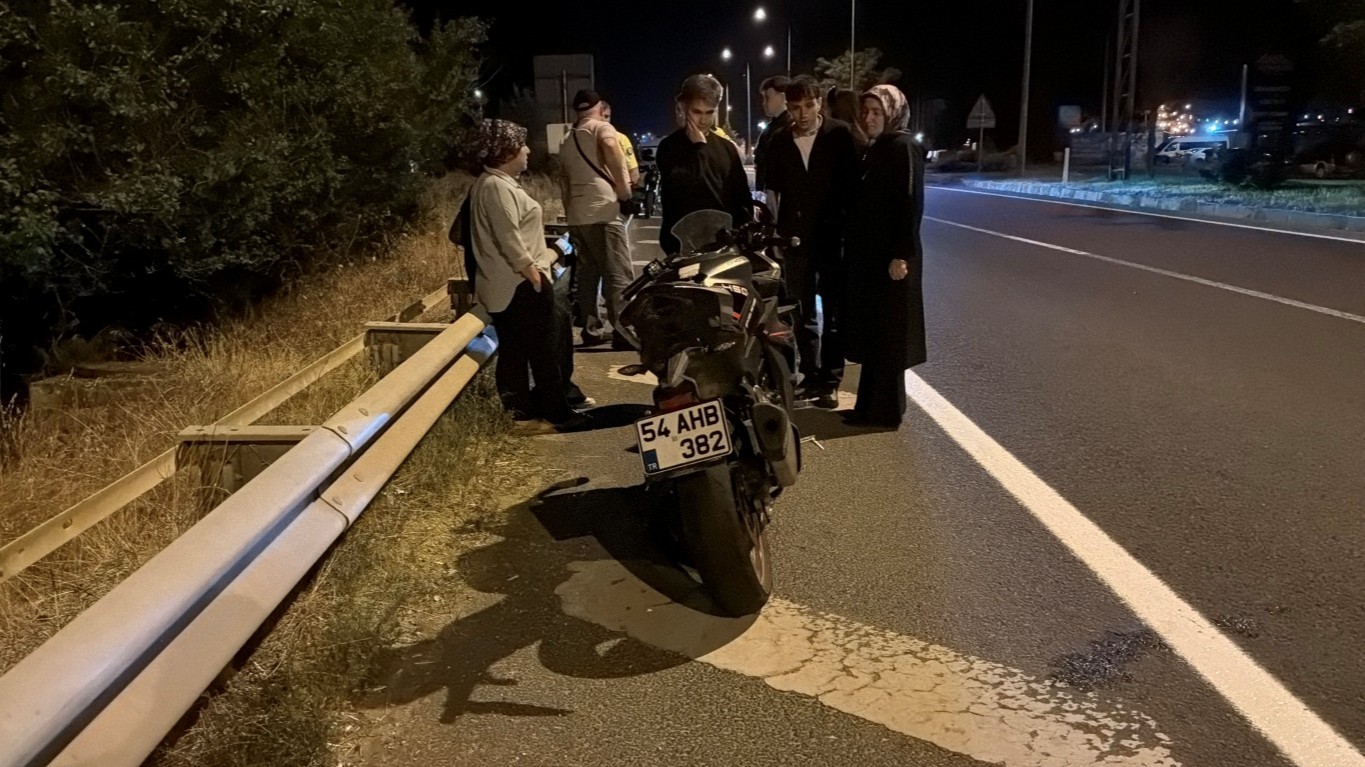 Bolu’da iki motosiklet çarpıştı: Sürücüler yola savruldu