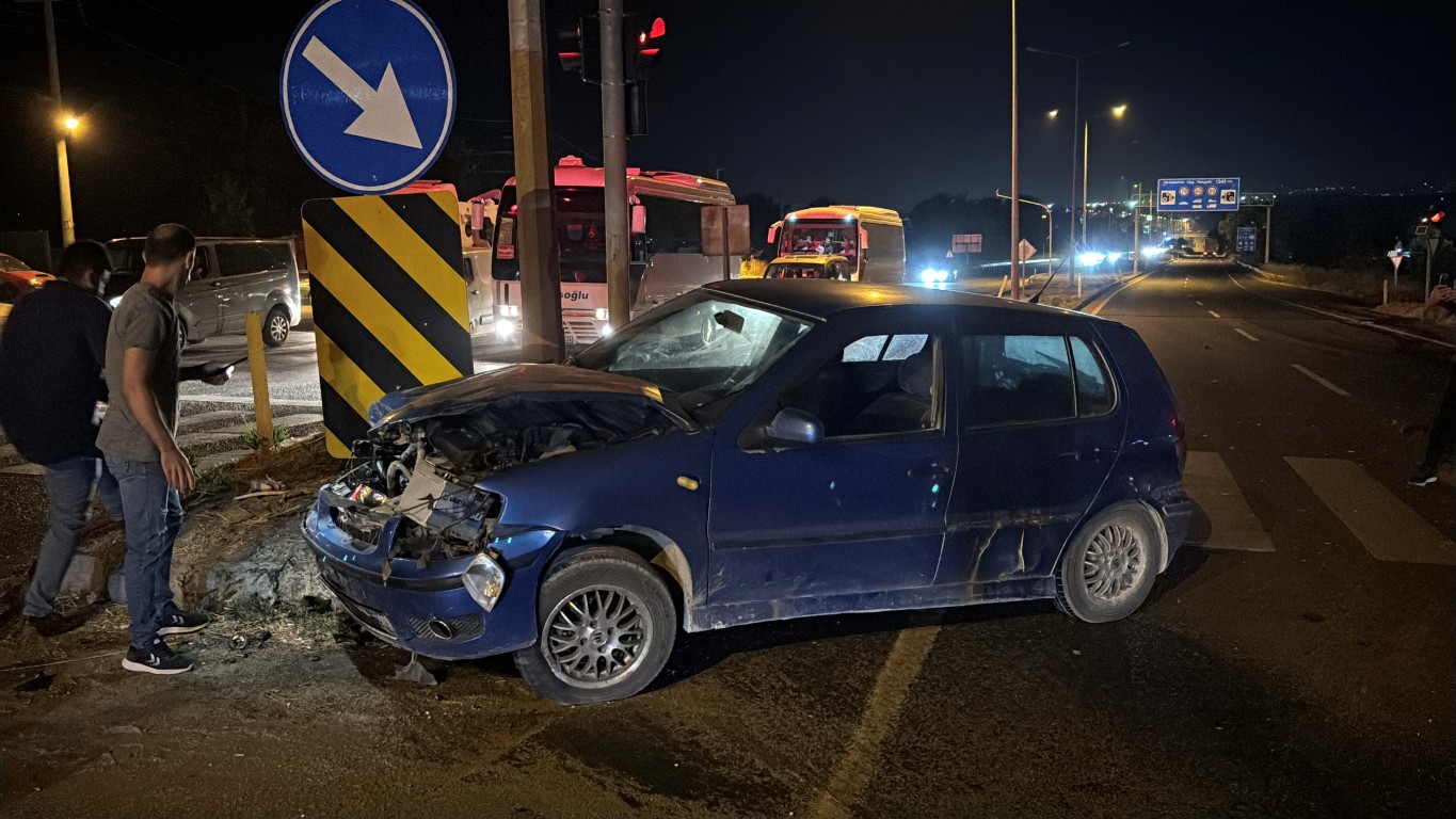 kirmizi-isikta-donus-yapmak-isterken-kamyonla-carpisti-2-034644