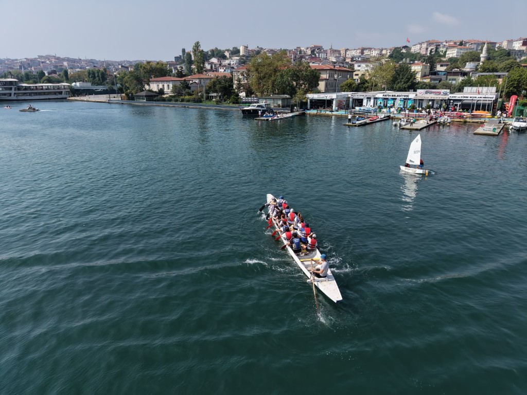 duzceli-gencler-halicte-kurek-cekti-istanbulu-gezdi-2-032315