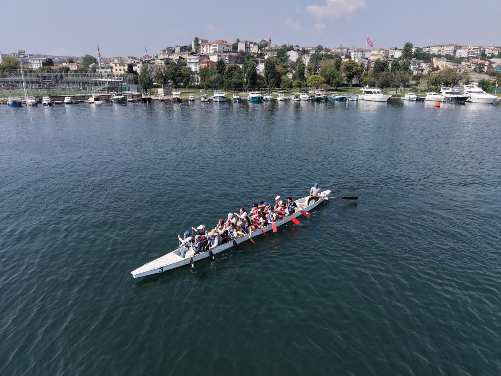 duzceli-gencler-halicte-kurek-cekti-istanbulu-gezdi-3-032315