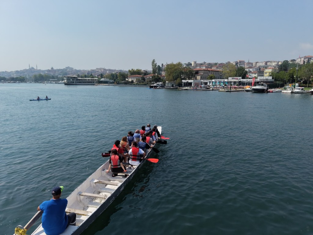 duzceli-gencler-halicte-kurek-cekti-istanbulu-gezdi-5-032316