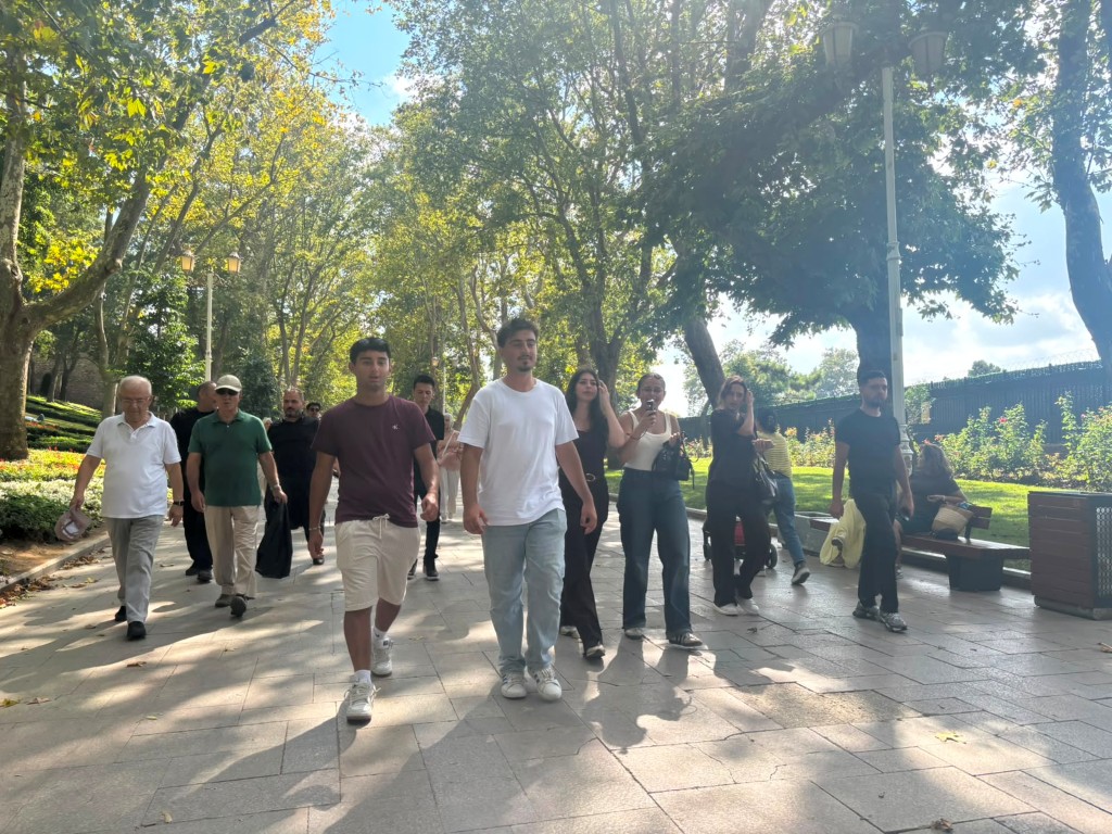 duzceli-gencler-halicte-kurek-cekti-istanbulu-gezdi-7-032311