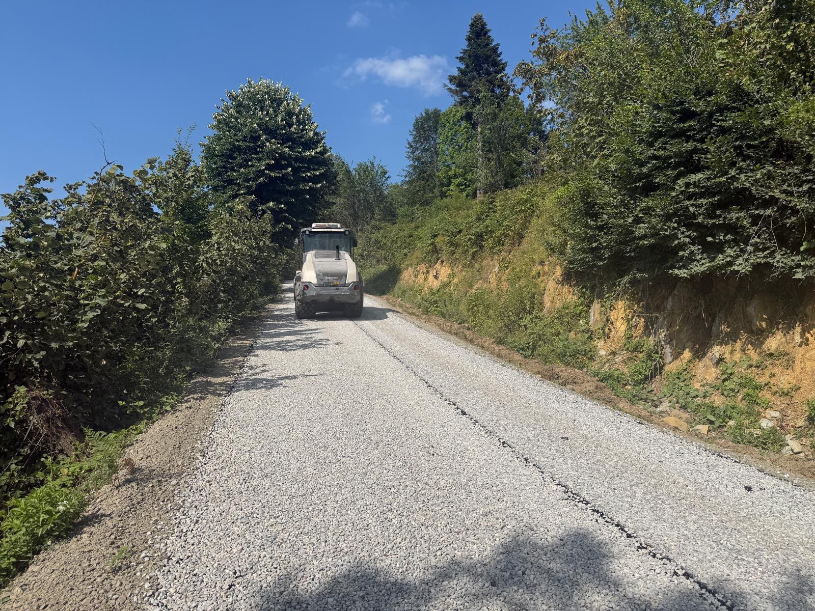 golyaka-bakacak-koyunde-yol-calismalari-tamamlandi-2-121554