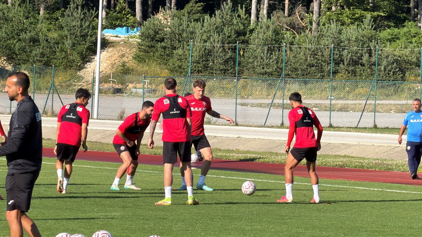serie-adan-corum-fkya-geldi-galatasaray-maci-icin-iddiali-konustu-1-023304