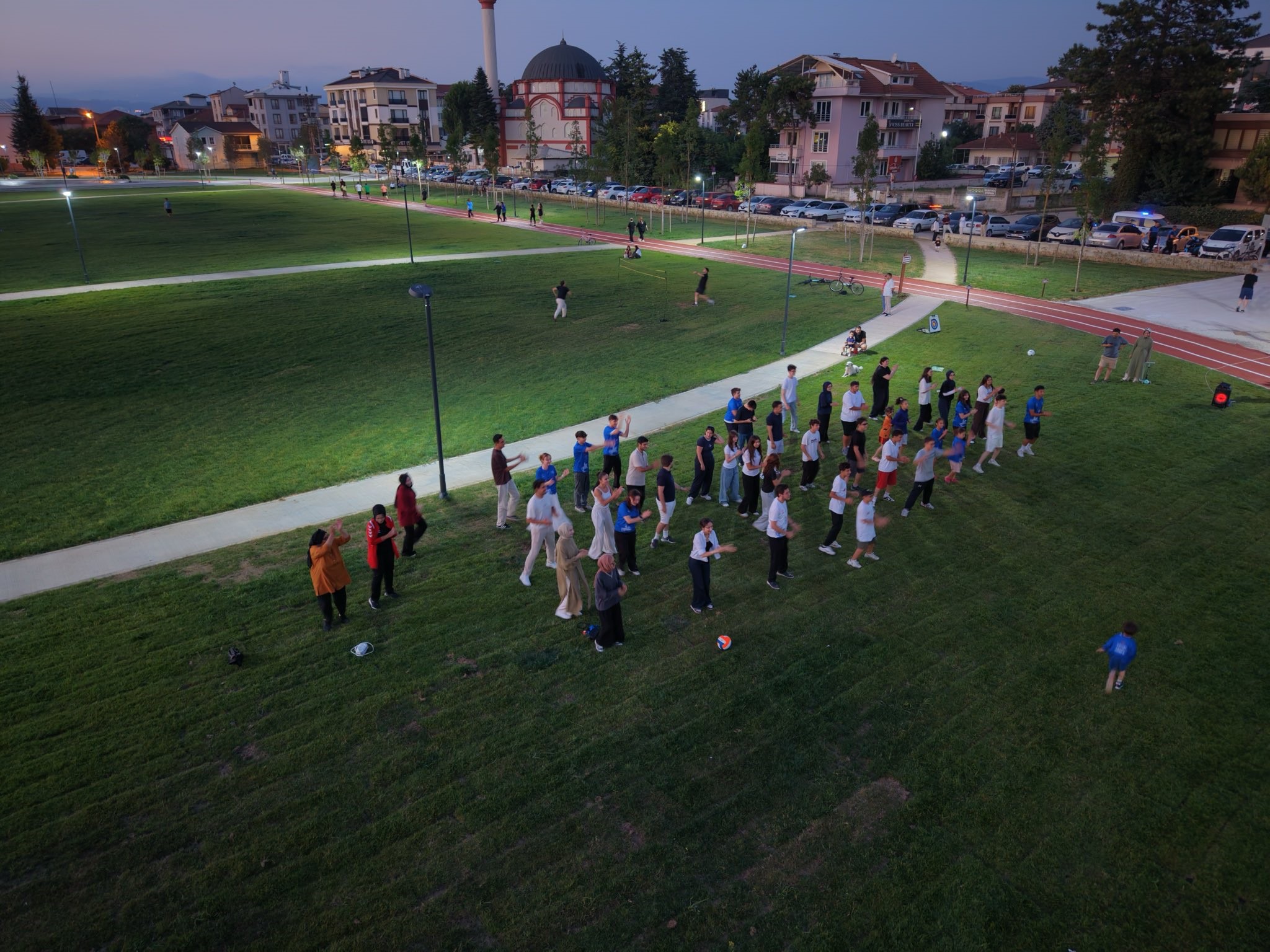 duzce-merkez-park-acilmadan-hareketlendi-her-aksam-spor-var-115928