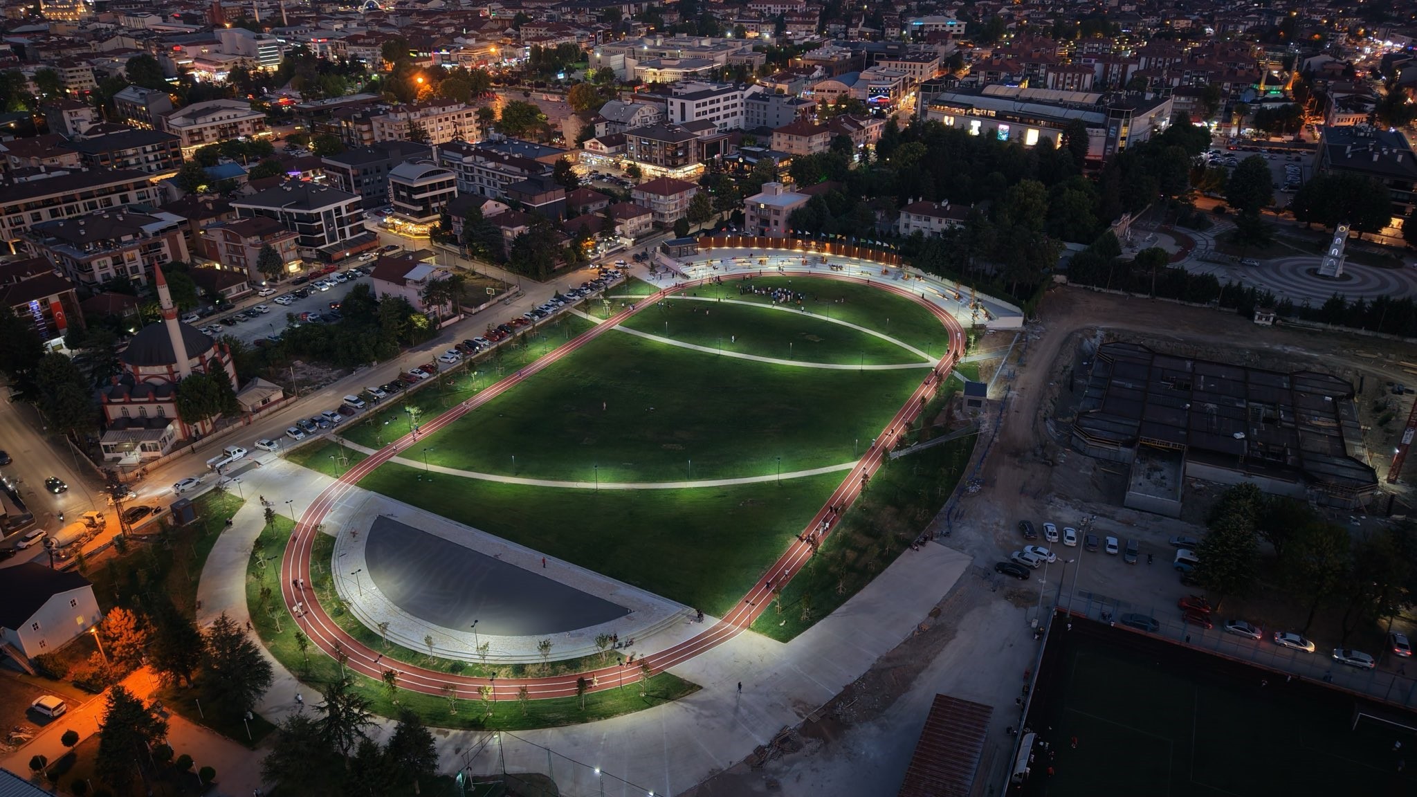 Düzce Merkez Park açılmadan hareketlendi: Her akşam spor var