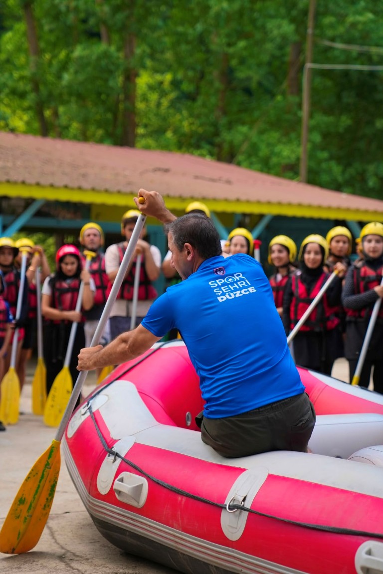 duzcede-30-genc-melen-cayinda-rafting-heyecani-yasadi-1-014013