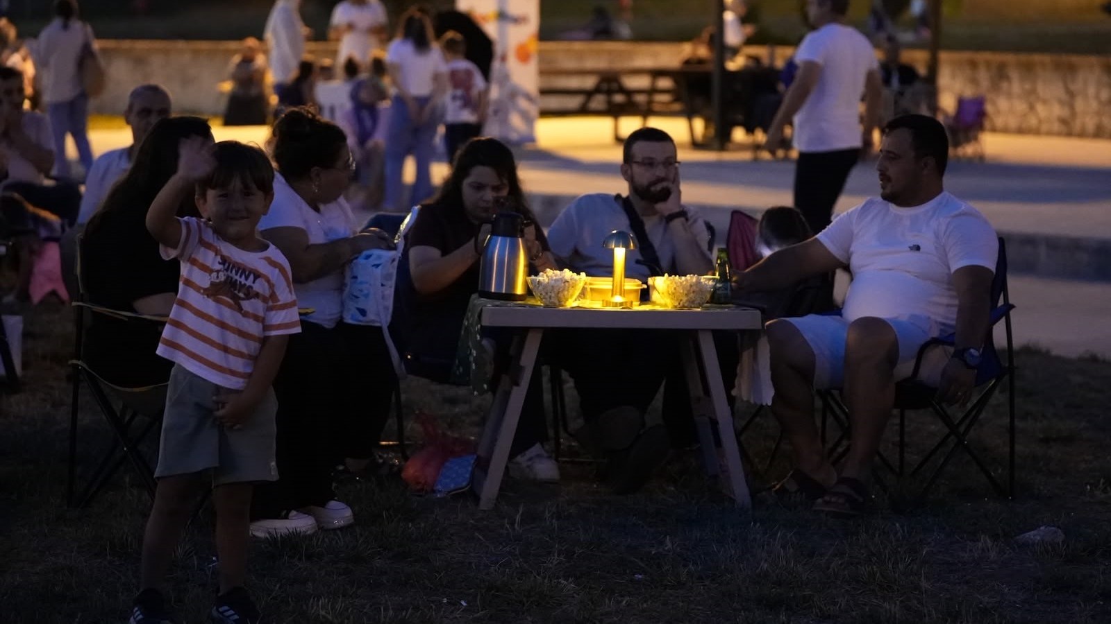 Açık hava sineması: Sürpriz evlilik teklifi