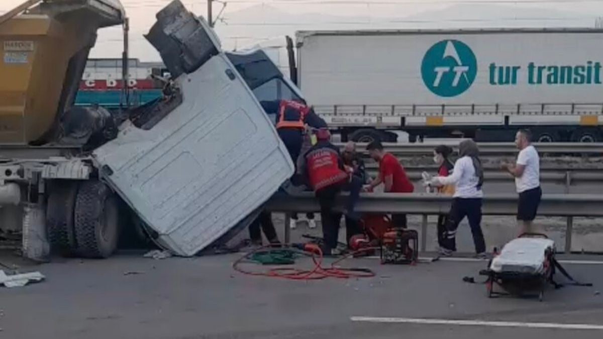 Kontrolden Çıkan Tır İstasyonun Duvarına Çarptı: 21 Yaşındaki Genç Hayatını Kaybetti
