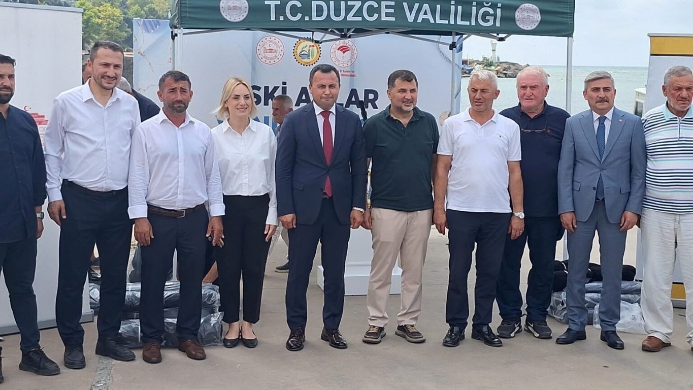 akcakocada-balikcilara-1-milyon-tllik-destek-300-ag-dagitildi-2-122754
