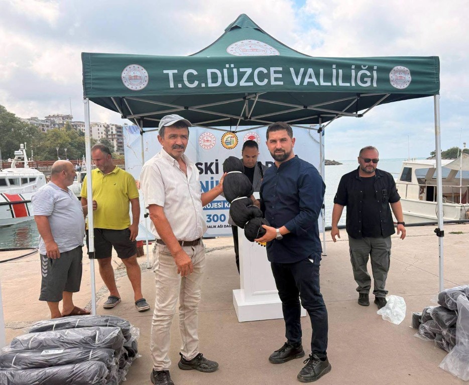 akcakocada-balikcilara-1-milyon-tllik-destek-300-ag-dagitildi-4-122752