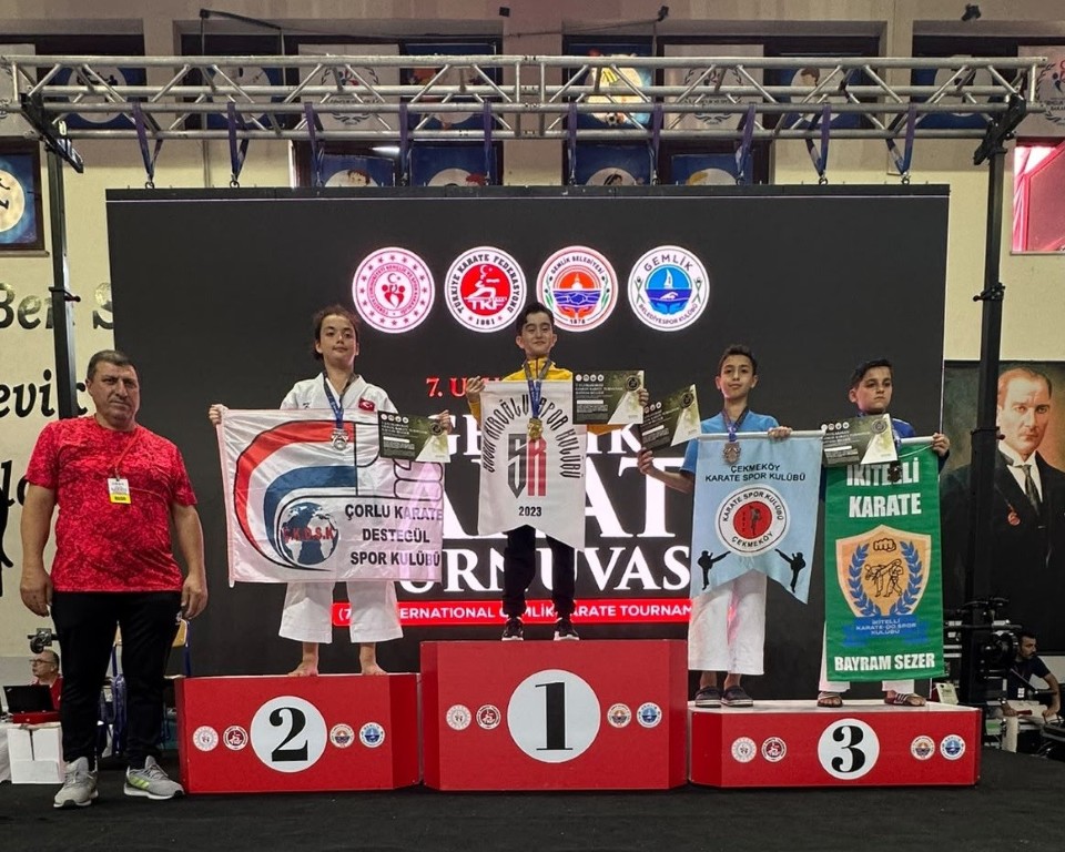 13-ulkeden-1233-sporcu-yaristi-duzceli-karatecilerden-buyuk-basari-3-124343