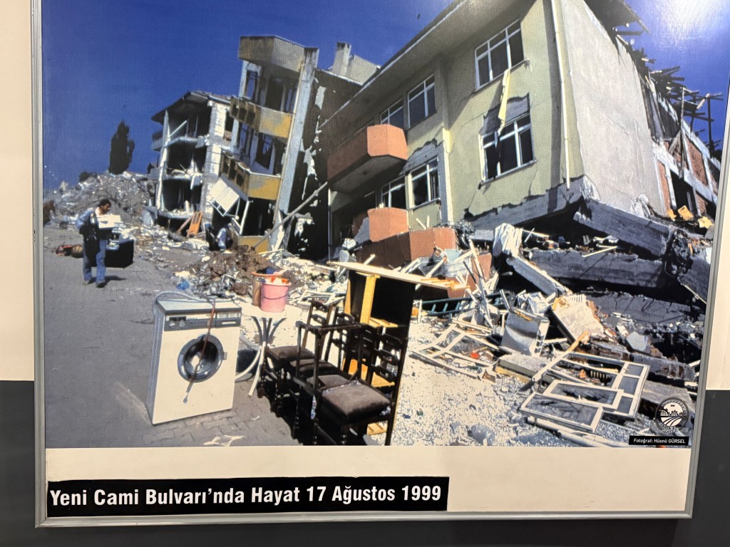 17-agustosun-acisi-27-yildir-dinmedi-o-gece-bu-muzede-yasiyor-10-092534
