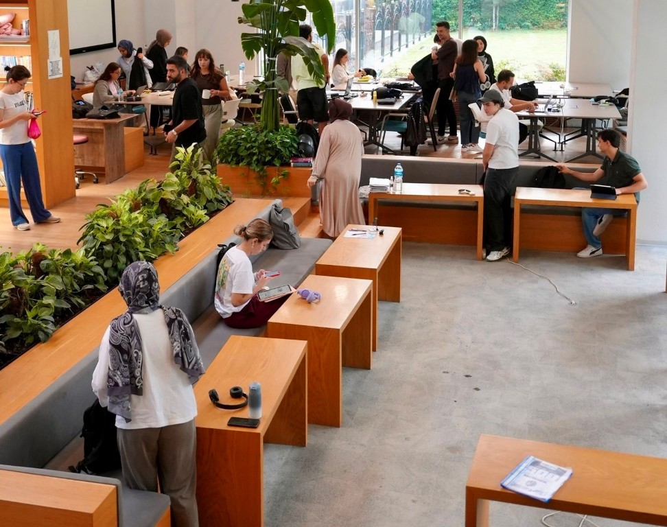 duzcede-gencler-kutuphane-acilmadan-kapida-sira-olusturdu-2-030649