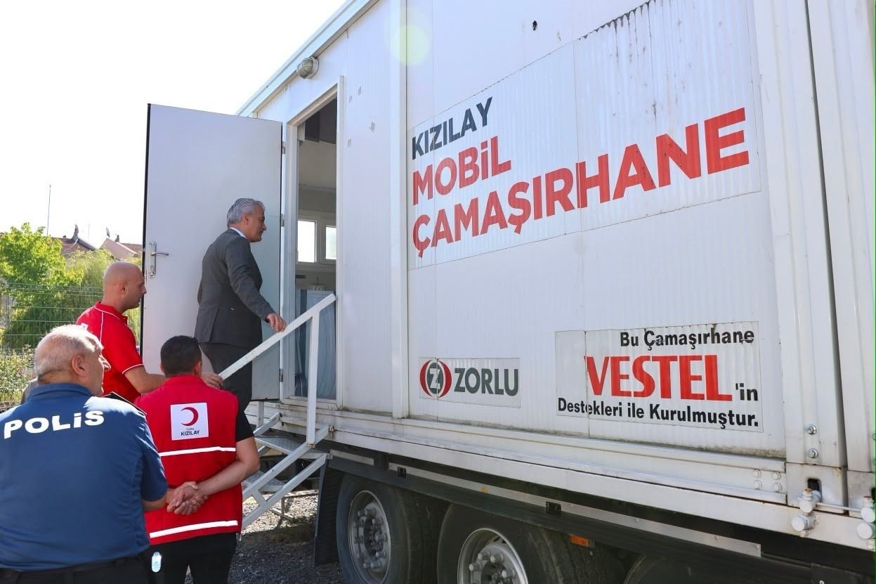 duzcede-afet-hazirligi-mercek-altinda-vali-makas-kizilayin-merkezini-inceledi-3-051237