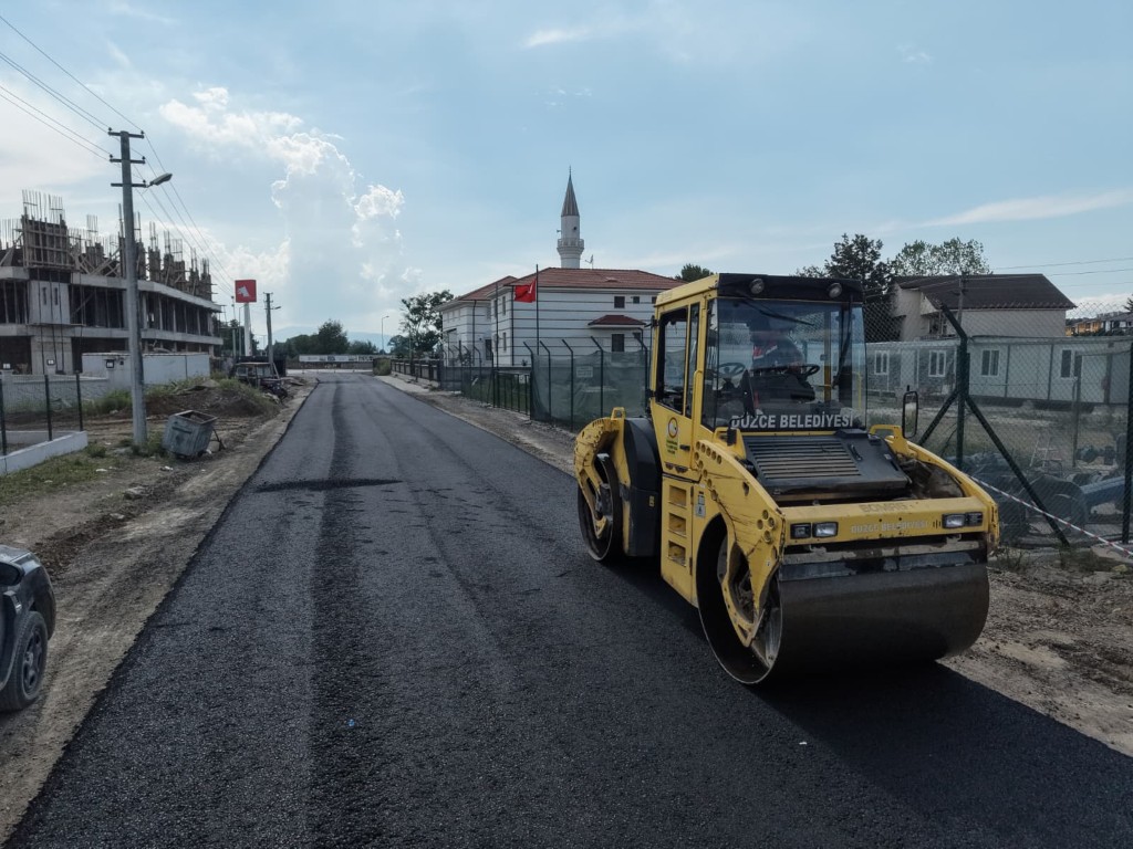 duzcede-asfalt-seferberligi-istanbul-caddesinde-1800-metrelik-yol-yenileniyor-11-055926