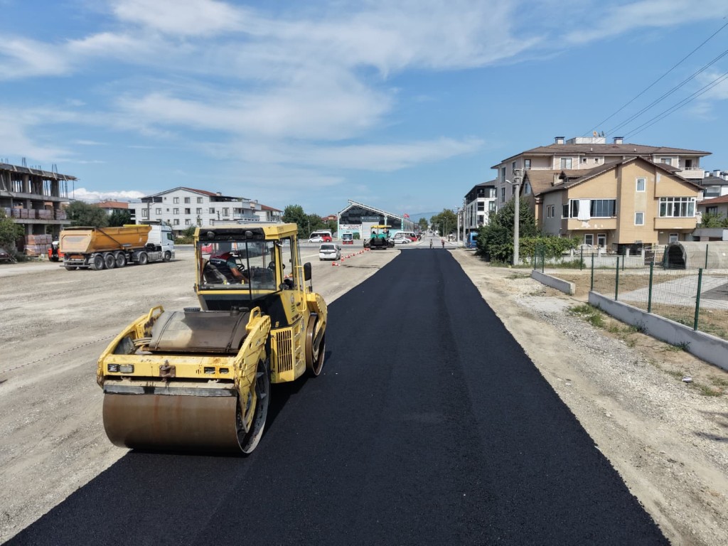 duzcede-asfalt-seferberligi-istanbul-caddesinde-1800-metrelik-yol-yenileniyor-13-055933