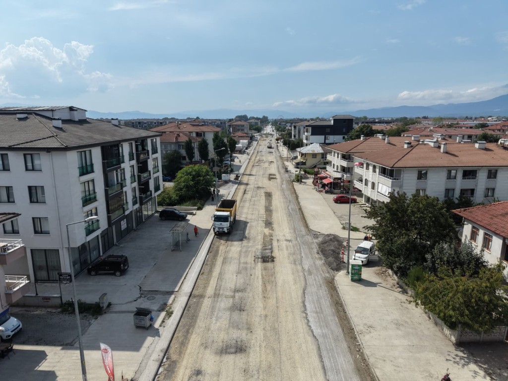 duzcede-asfalt-seferberligi-istanbul-caddesinde-1800-metrelik-yol-yenileniyor-4-055924