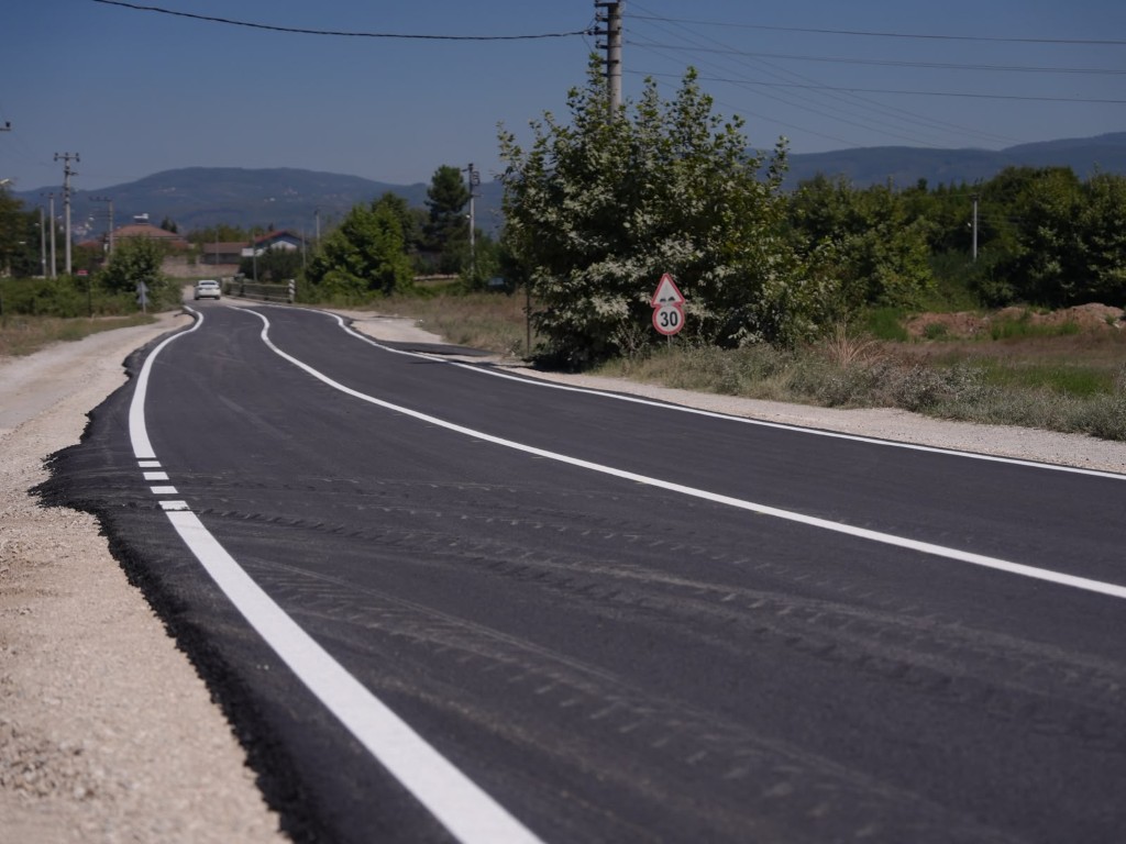 duzcede-asfalt-seferberligi-istanbul-caddesinde-1800-metrelik-yol-yenileniyor-8-055923