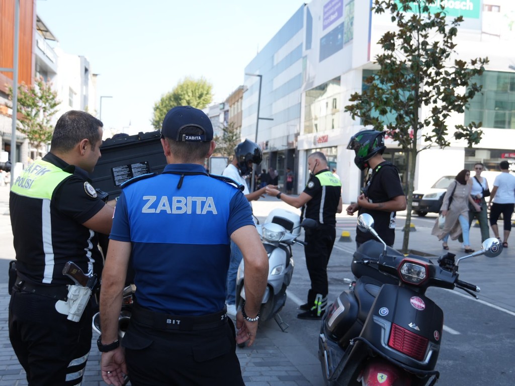 duzcede-yasak-alana-giren-araclara-ceza-17-araca-52-bin-tl-1-121746