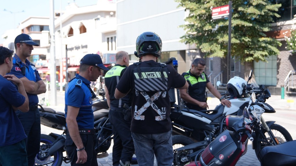 Yaya yollarında motorlu araç kullanımı yasak