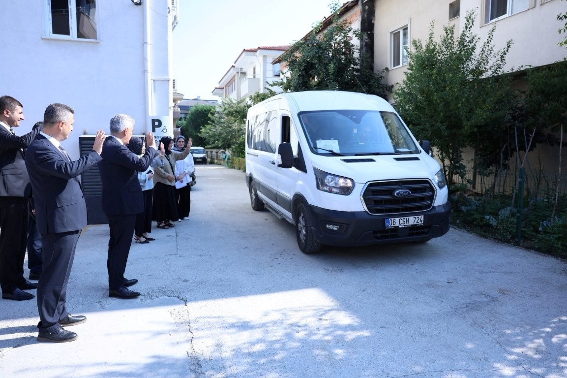 duzceden-ankara-ve-konyaya-anlamli-yolculuk-cocuklar-dualarla-ugurlandi-3-021006