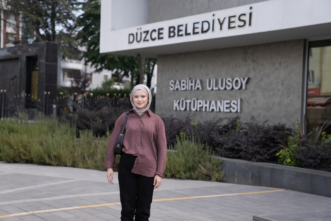 her-gun-ayni-kutuphanede-calisti-duzceli-ravza-yksde-turkiye-3-bin-117ncisi-oldu-5-045428
