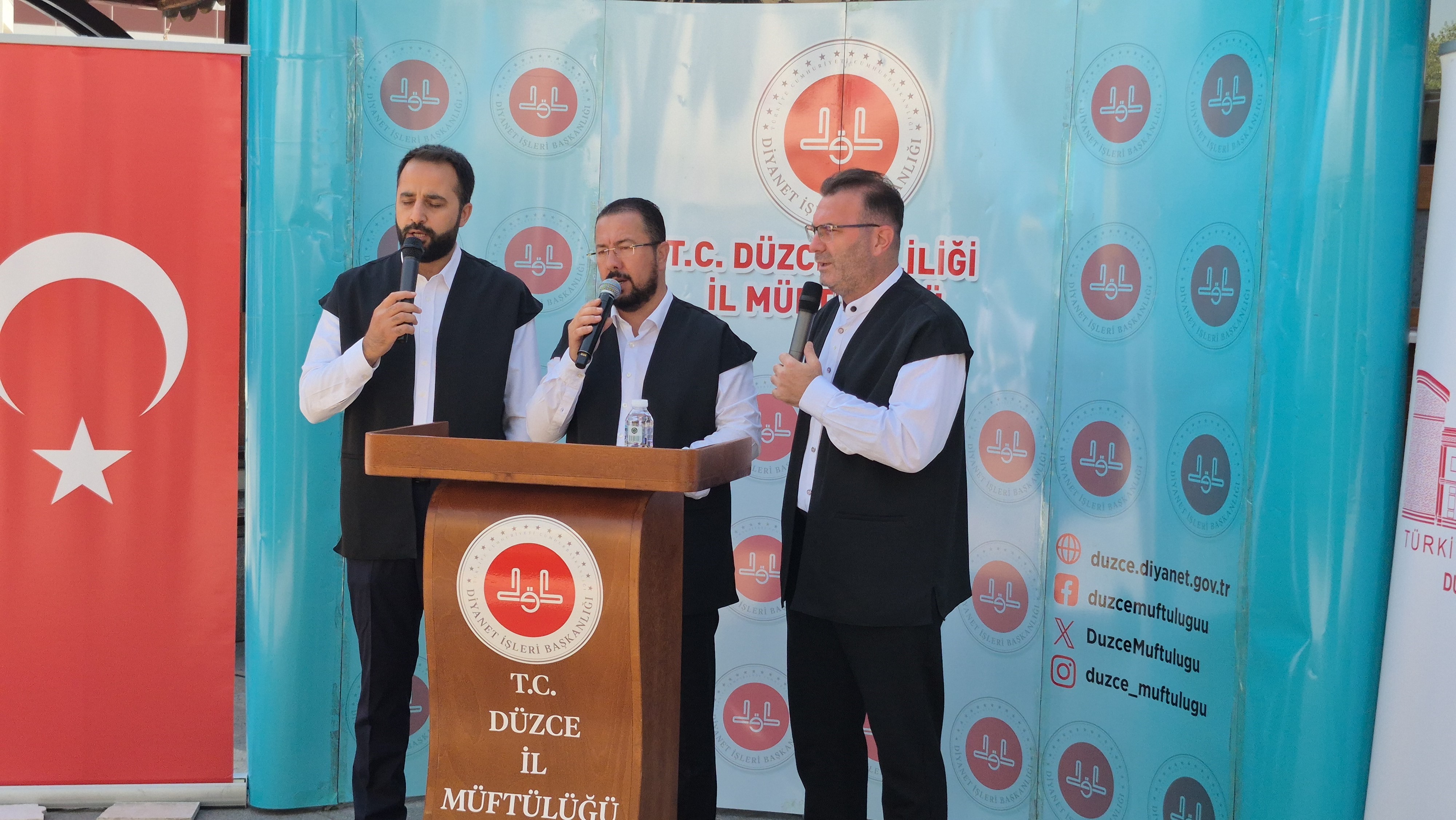 Düzce Büyük Camii önünde anlamlı buluşma: Mesaj “güzel ahlak”