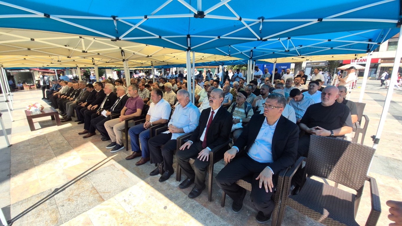 duzce-buyuk-camii-onunde-anlamli-bulusma-mesaj-guzel-ahlak-6-100547