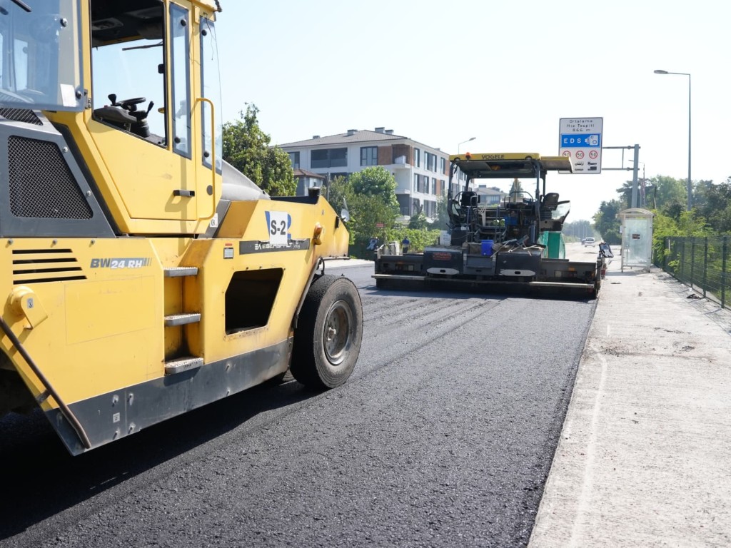 İstanbul Caddesi’nde asfalt serimi başladı: Ekipler 1.800 metrelik güzergahta