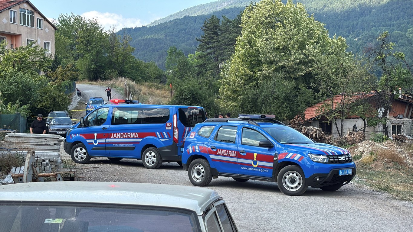 mengende-baba-ve-oglun-olduruldugu-cinayette-14-gunluk-arama-supheli-hl-bulunamadi-1-033143