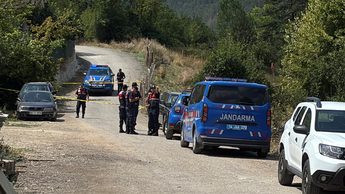 mengende-baba-ve-oglun-olduruldugu-cinayette-14-gunluk-arama-supheli-hl-bulunamadi-3-033144
