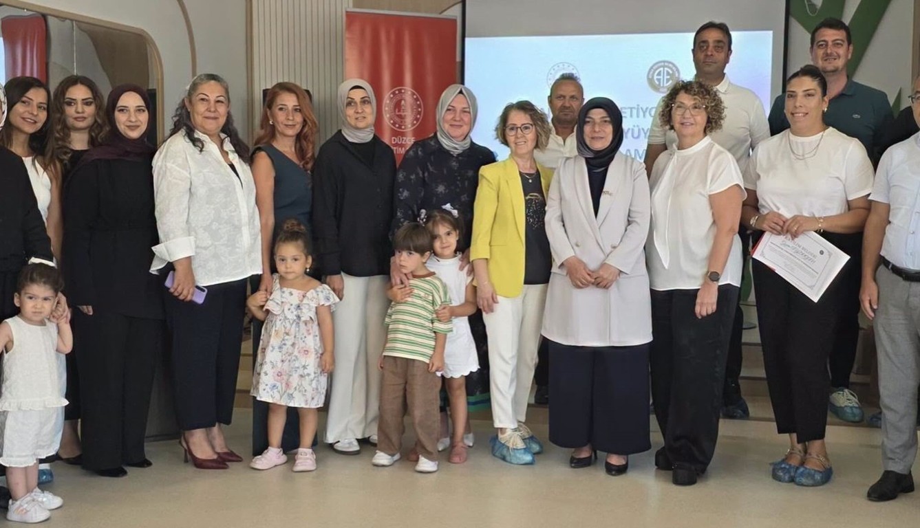 duzcede-aileler-cocuklariyla-birlikte-uretti-egitimden-fidan-dikimine-1-080942