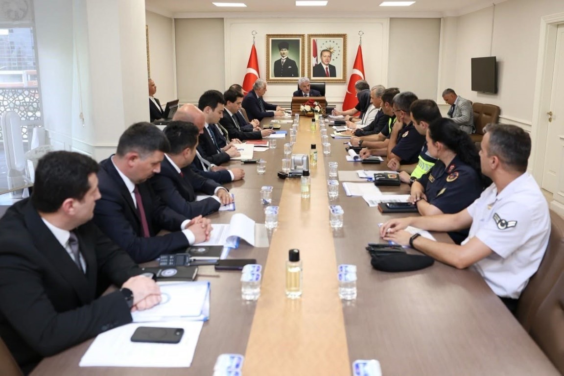 duzcede-okullarda-yeni-donem-hazirligi-bahce-gorevlileri-gorev-yapacak-2-022613