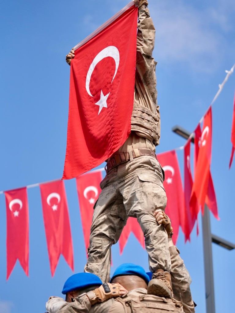 faruk-ozluden-30-agustos-mesaji-buyuk-zafer-milletimizin-kararliliginin-ifadesidir-33-054448