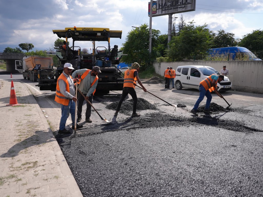 duzcede-15-bin-ton-asfalt-serildi-calismalar-27-mahalleye-ulasti-14-094045