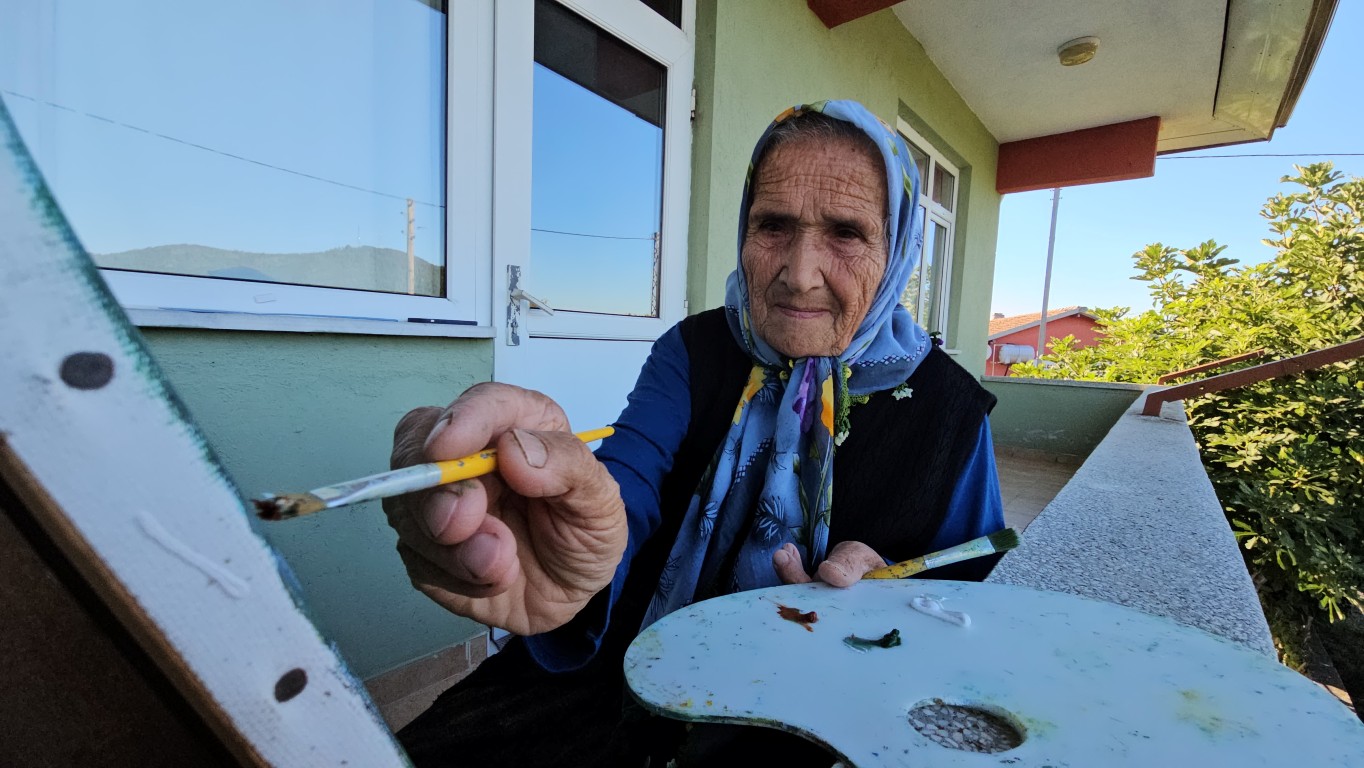 bob-rossu-izleyerek-ogrendi-81-yasinda-tuvalin-basinda-dunyayi-unutuyor-2-015858