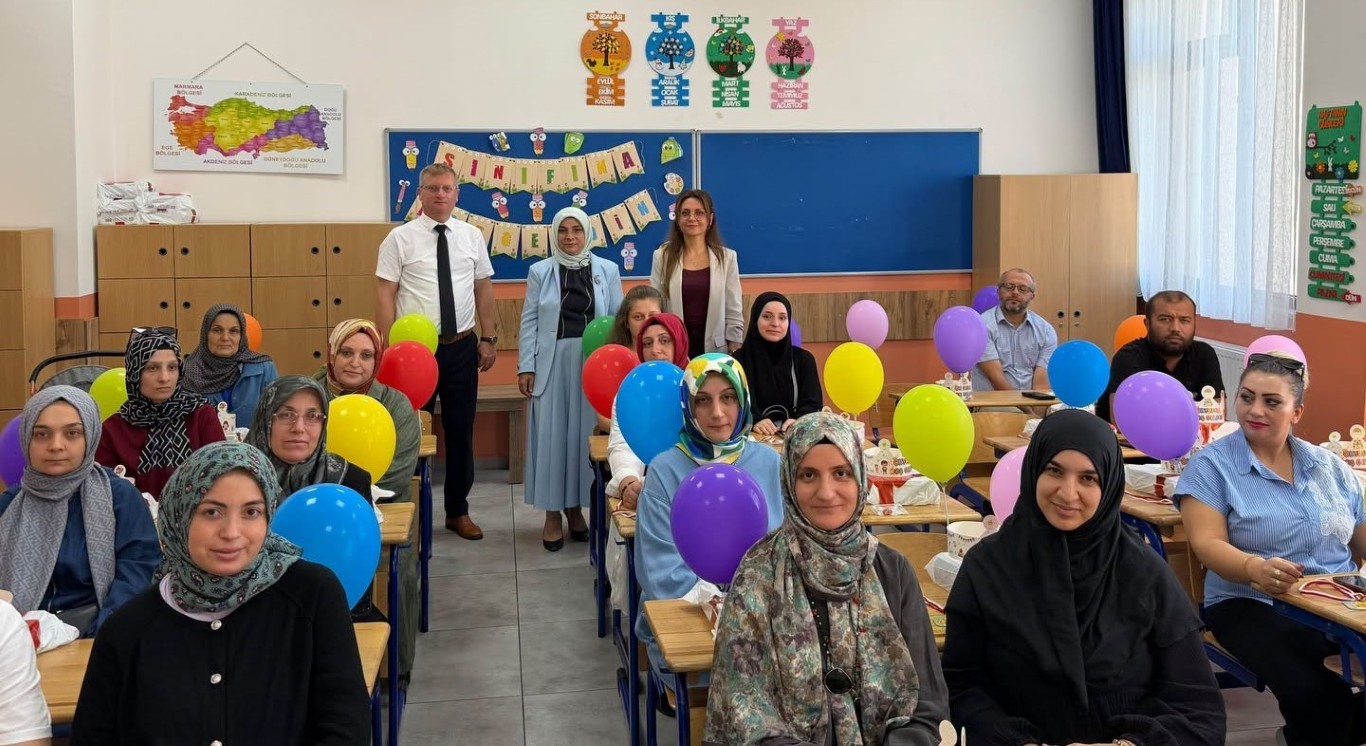 duzcede-miniklerin-okul-heyecanina-ortak-oldu-ilk-adimi-birlikte-attilar-1-065201