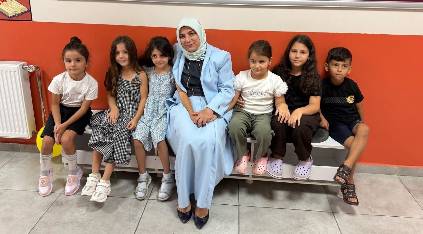 duzcede-miniklerin-okul-heyecanina-ortak-oldu-ilk-adimi-birlikte-attilar-4-065202