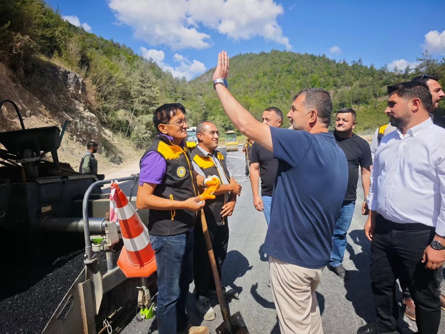 yigilcada-15-koyu-ilgilendiren-calisma-yedigoller-grup-yolu-asfaltlaniyor-1-064415