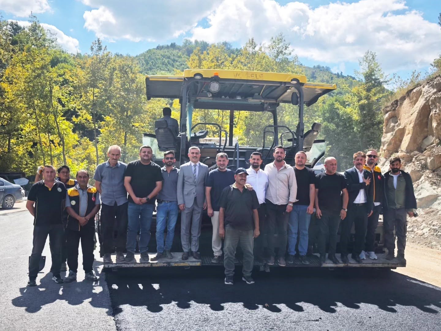 yigilcada-15-koyu-ilgilendiren-calisma-yedigoller-grup-yolu-asfaltlaniyor-2-064416