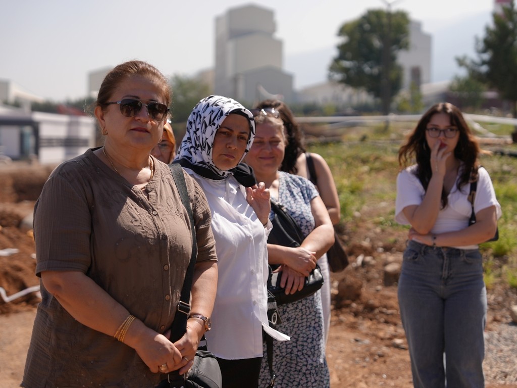 duzcede-projeleri-yerinde-gorduler-kadinlardan-icme-suyu-yatirimi-yorumu-4-044743