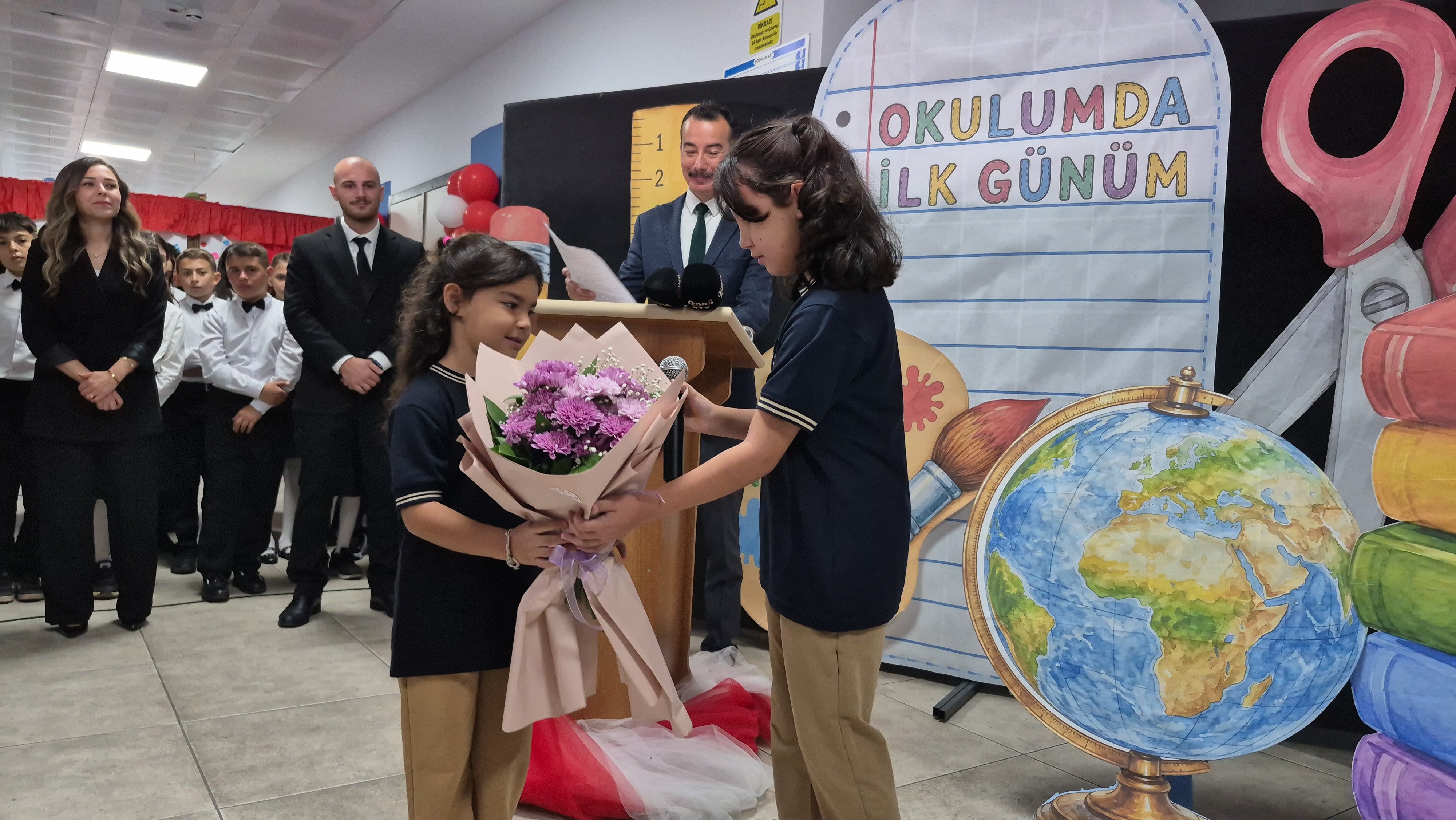 duzcede-ilk-ders-zili-caldi-75-bin-523-ogrenci-ders-basi-yapti-5-092411