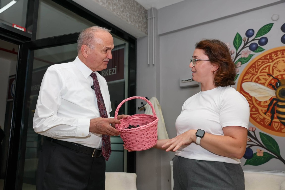 Özlü Kadın Emeği Merkezi'ni gezdi: Üretici kadınlarla böyle buluştu
