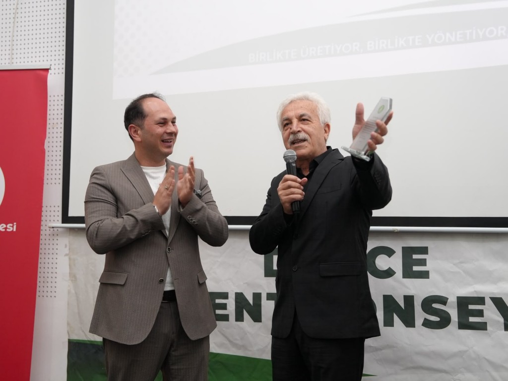 Düzce Kent Konseyi'nde bayrak değişimi: Yeni başkan görevi devraldı