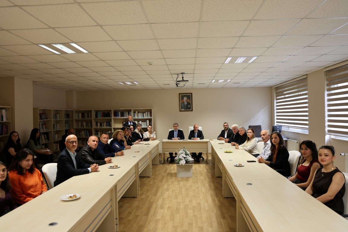 gurcistan-buyukelcisi-duzcede-akademik-is-birligi-masaya-yatirildi-4-024048