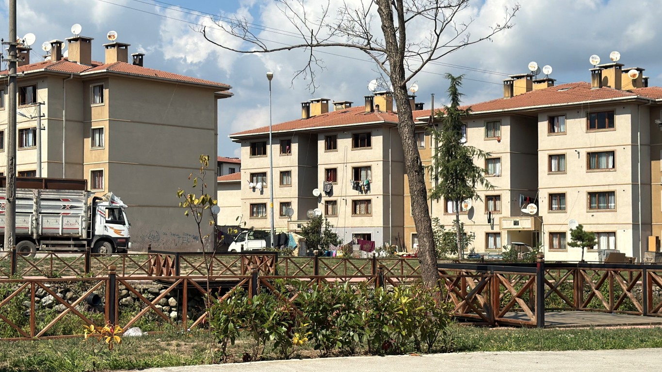 sapancadaki-silahli-olayda-yeni-ayrinti-ipek-ipek-suphelinin-annesi-cikti-3-024040